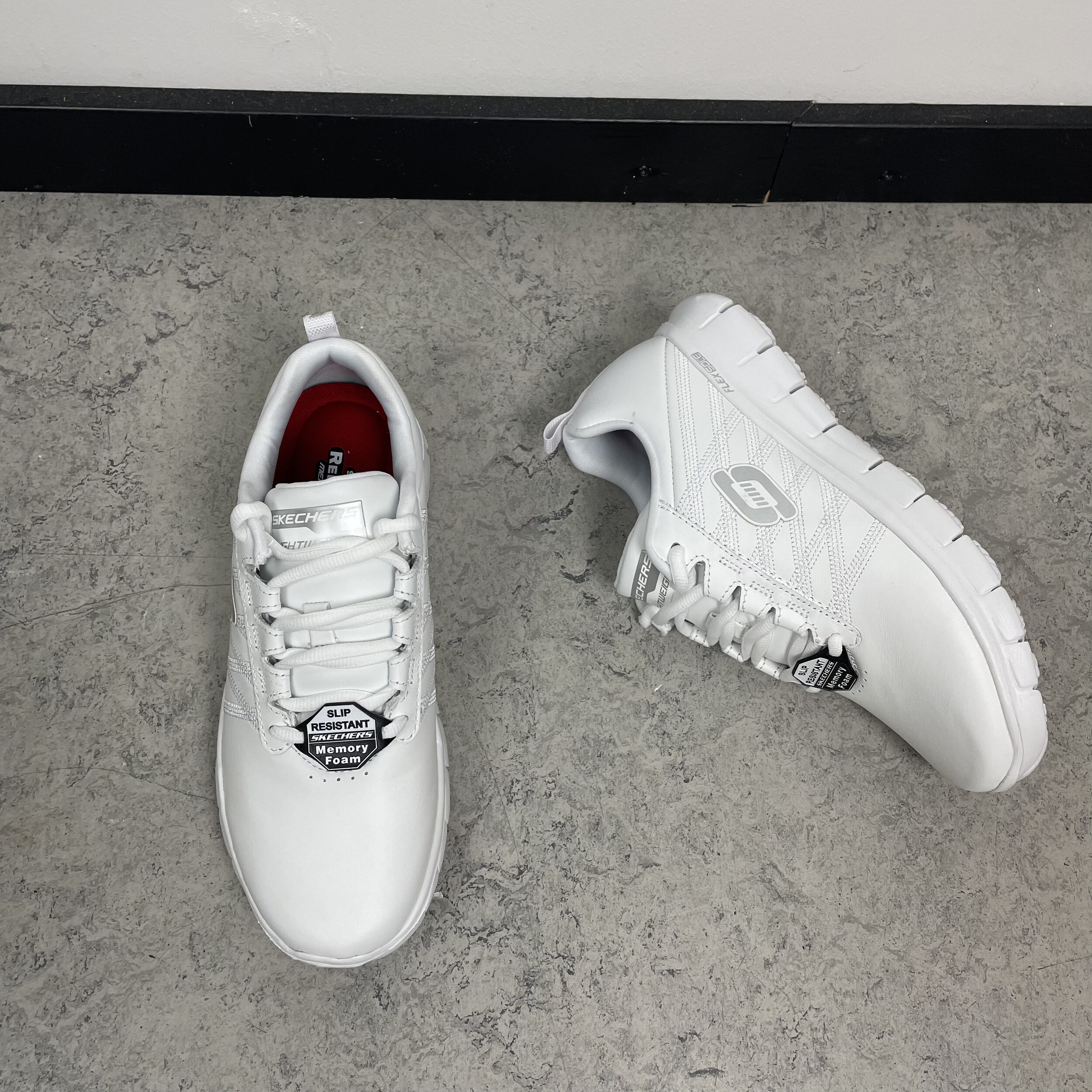 Vit Skechers work med memory foam