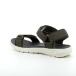 Olivgrön lätt sandal med breda remmar från Cruz.