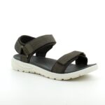 Olivgrön lätt sandal med breda remmar från Cruz.