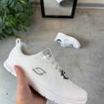Skechers arbete i andningsbart material för kvinnor.
