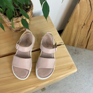 Ljuvlig mjuk och flexibel skinnssandal i rosa färg från Relaxshoe.