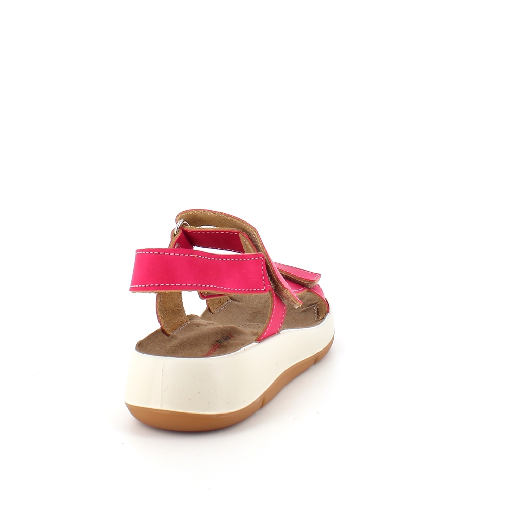 Fuchsia skinnsandal med tre justerbara remmar och svangstöd