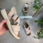 Elegant rosa sandal i skinn med svangstöd