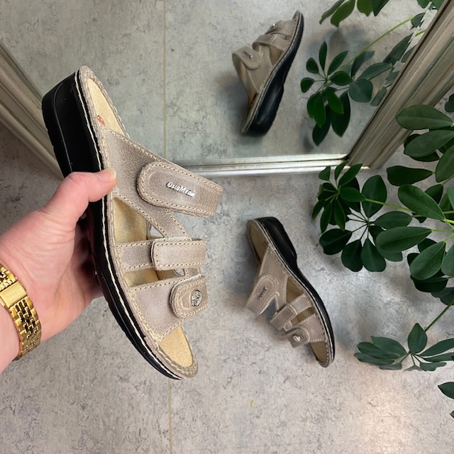 Bred skinn slip in till knölar
