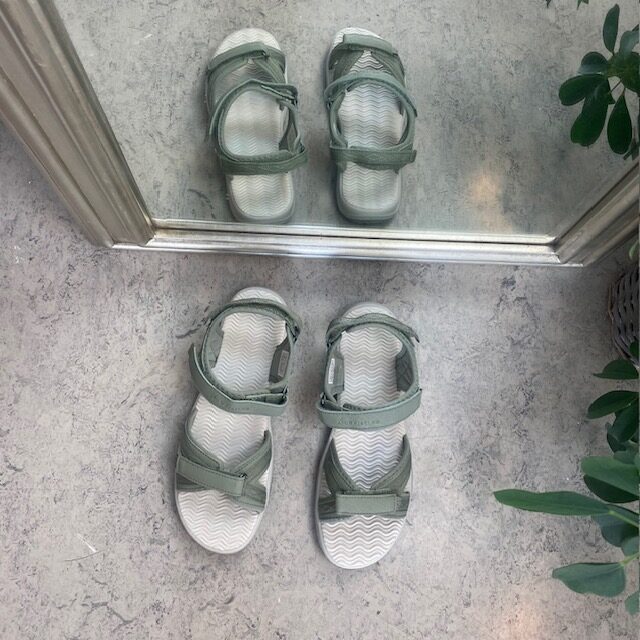 Olivgrön sport sandal med 3 velcroremmar