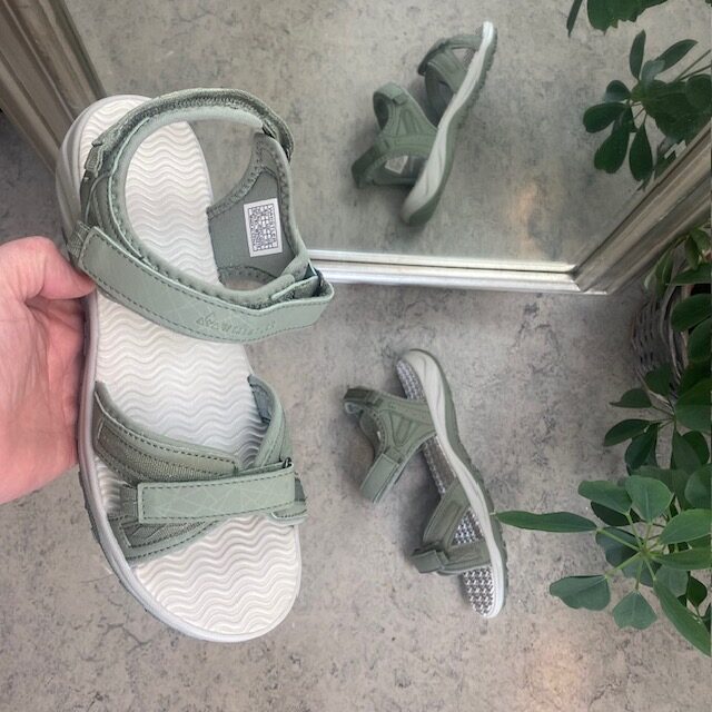 Olivgrön sport sandal med 3 velcroremmar
