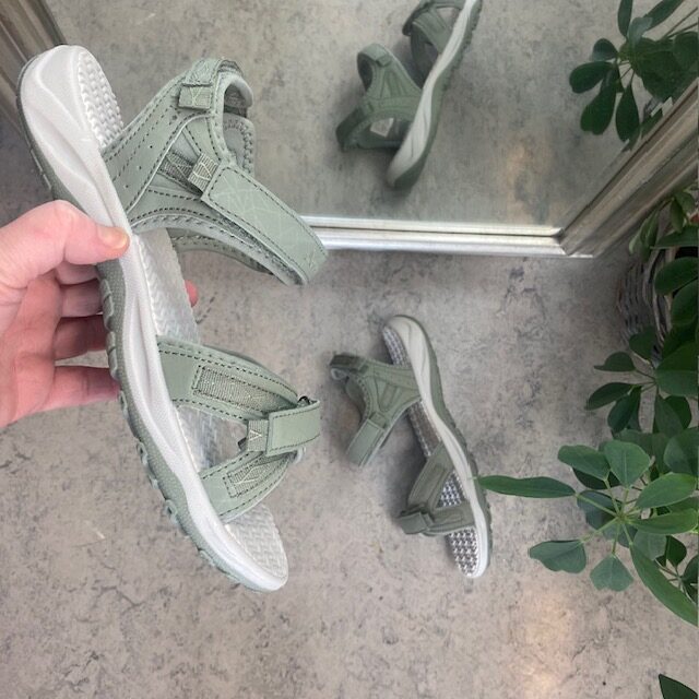 Olivgrön sport sandal med 3 velcroremmar