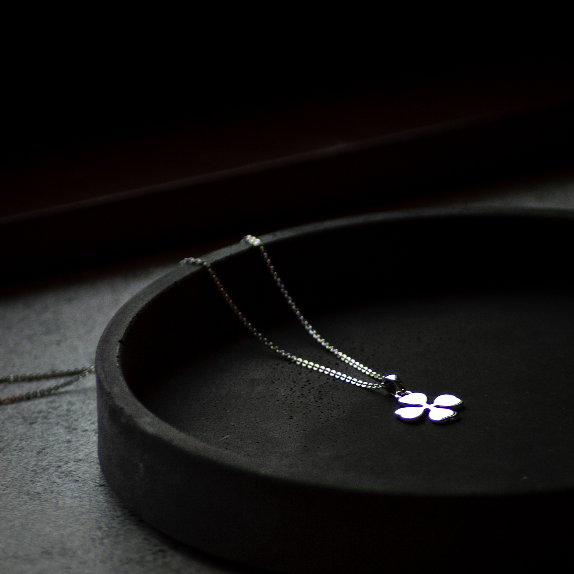 Halsband med silver fyrklöver