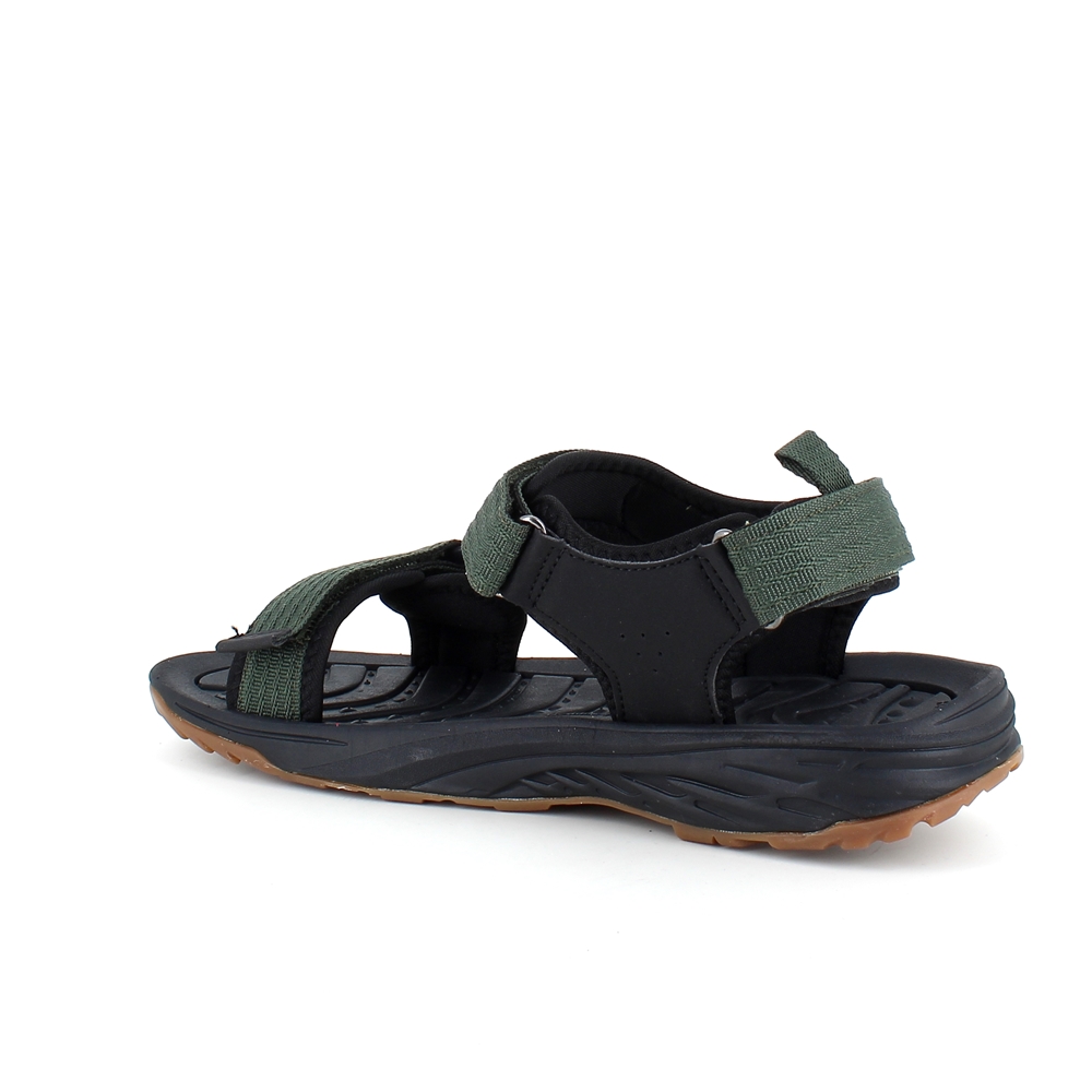 Grön sportig sandal med tre reglerbara remmar