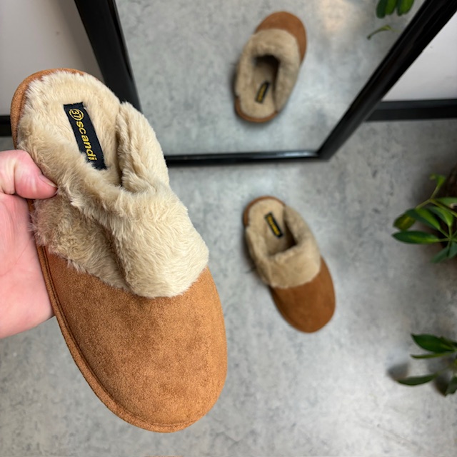 Brun toffel med synlig pälskant