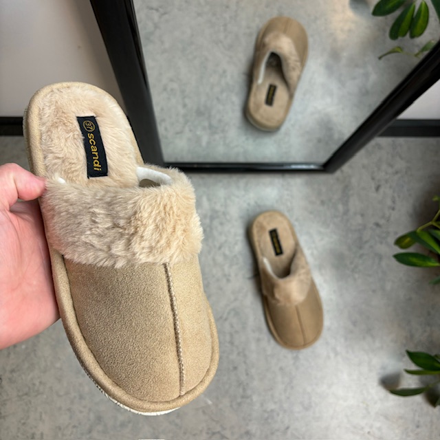 Beige tofflor med synlig pälskant