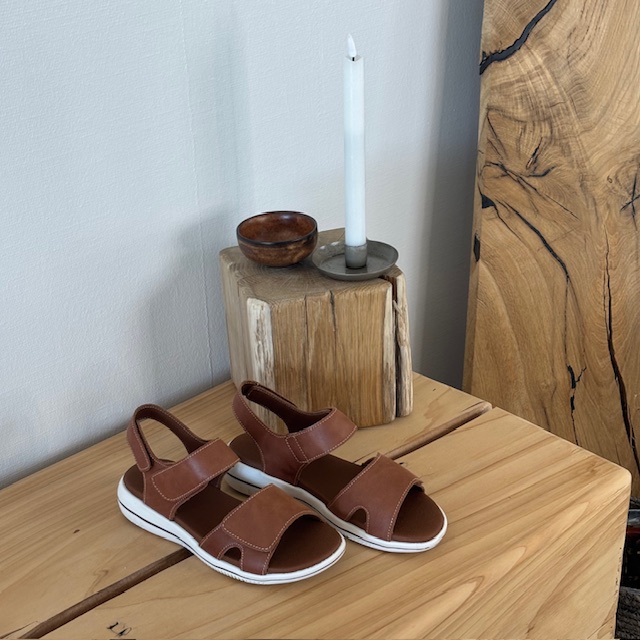 Brun skinnsandal från Green Comfort