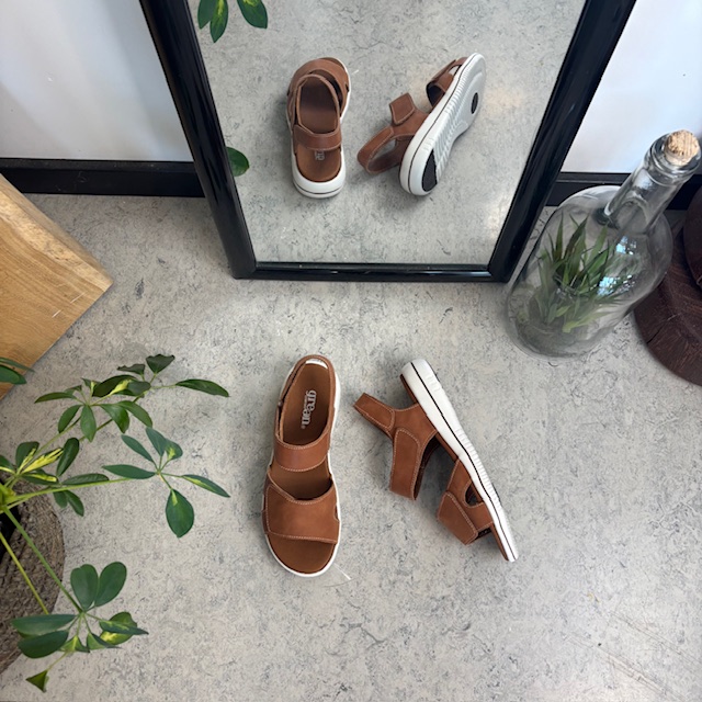 Brun skinnsandal från Green Comfort