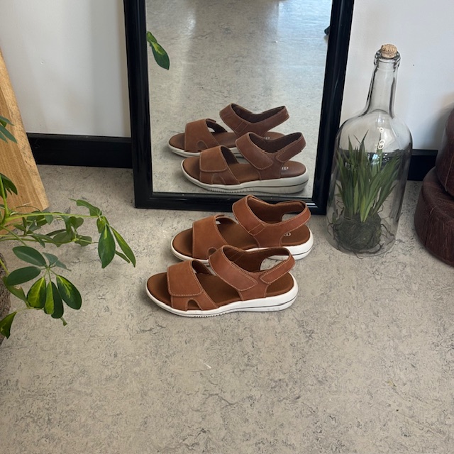 Brun skinnsandal från Green Comfort