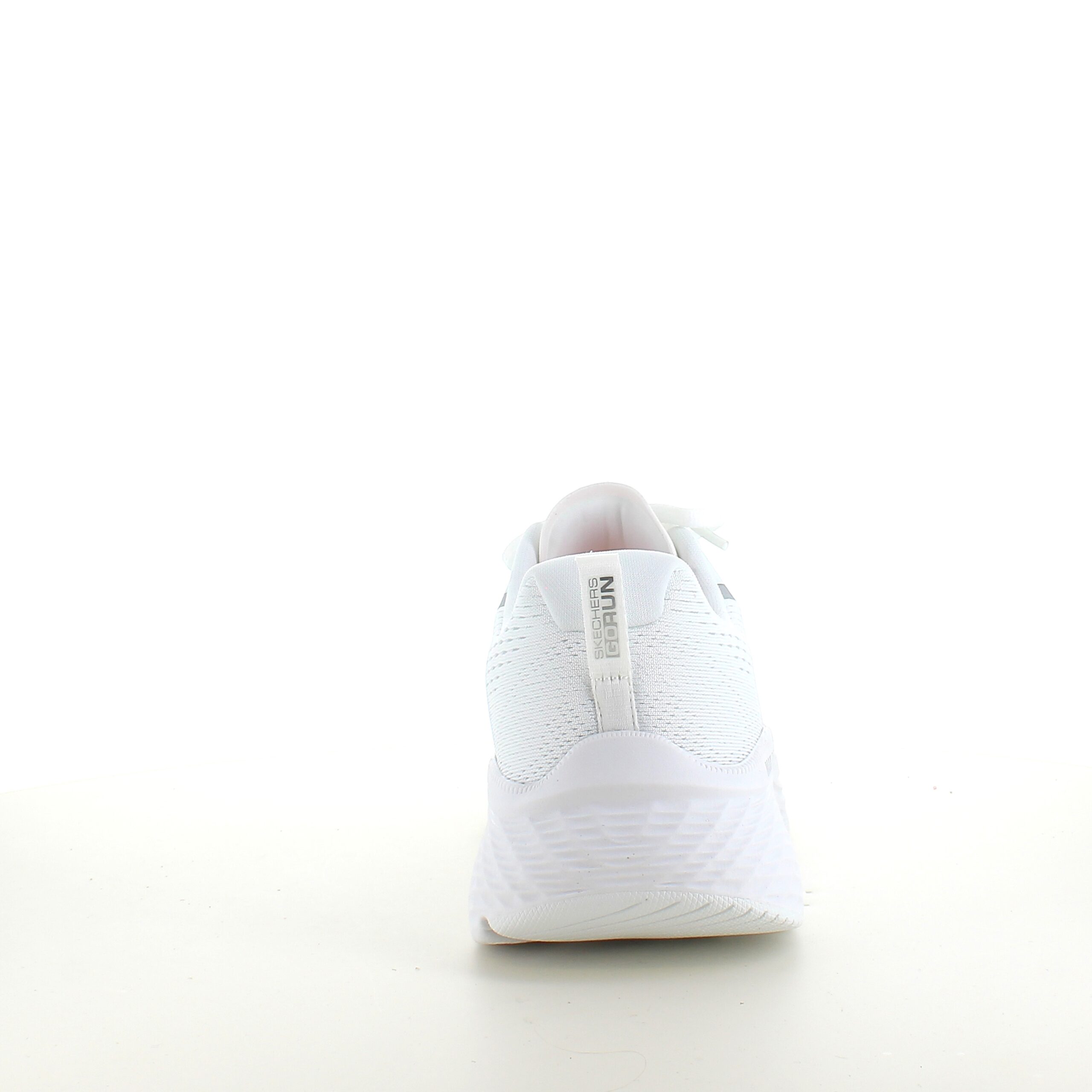 Vita Skechers Max Cushion skor – optimal support och oöverträffad komfort.