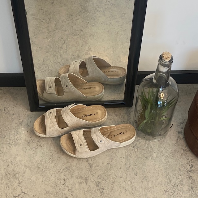 Ljus slip on sandal– enkel, mjuk och luftig för vardagens många steg