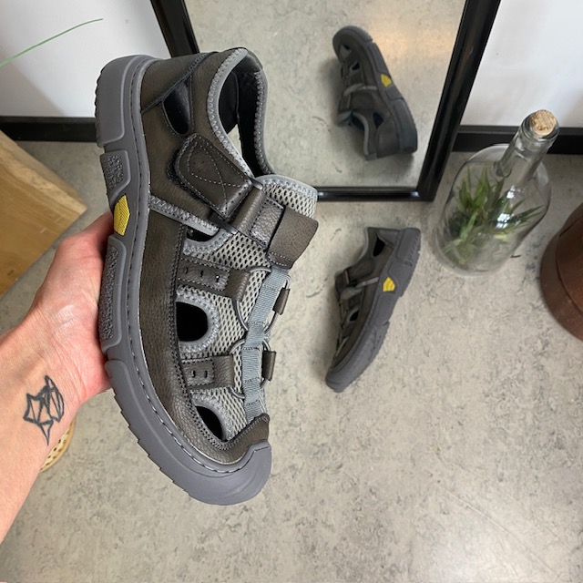 Utomhussandal för män i svart/khaki