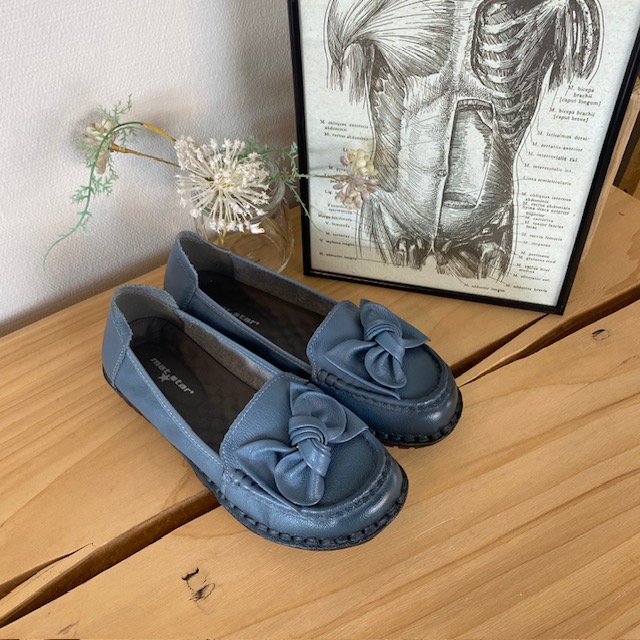 Elegant ballerina i blåfärgat skinn