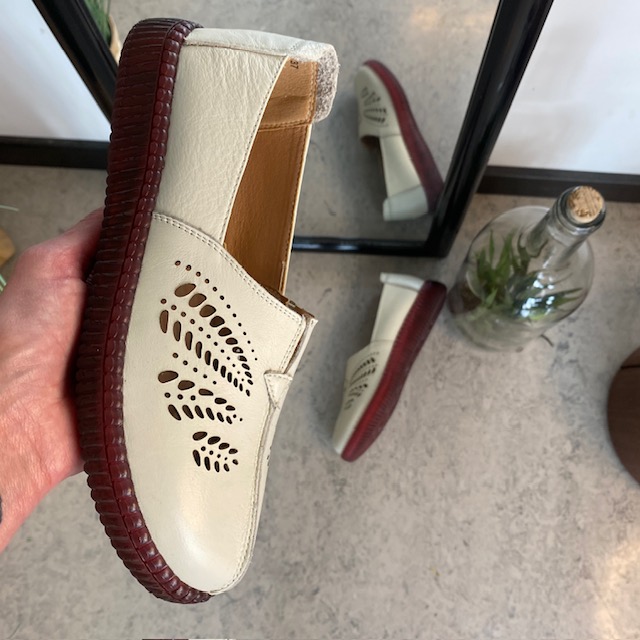 Beige ballerina i skinn