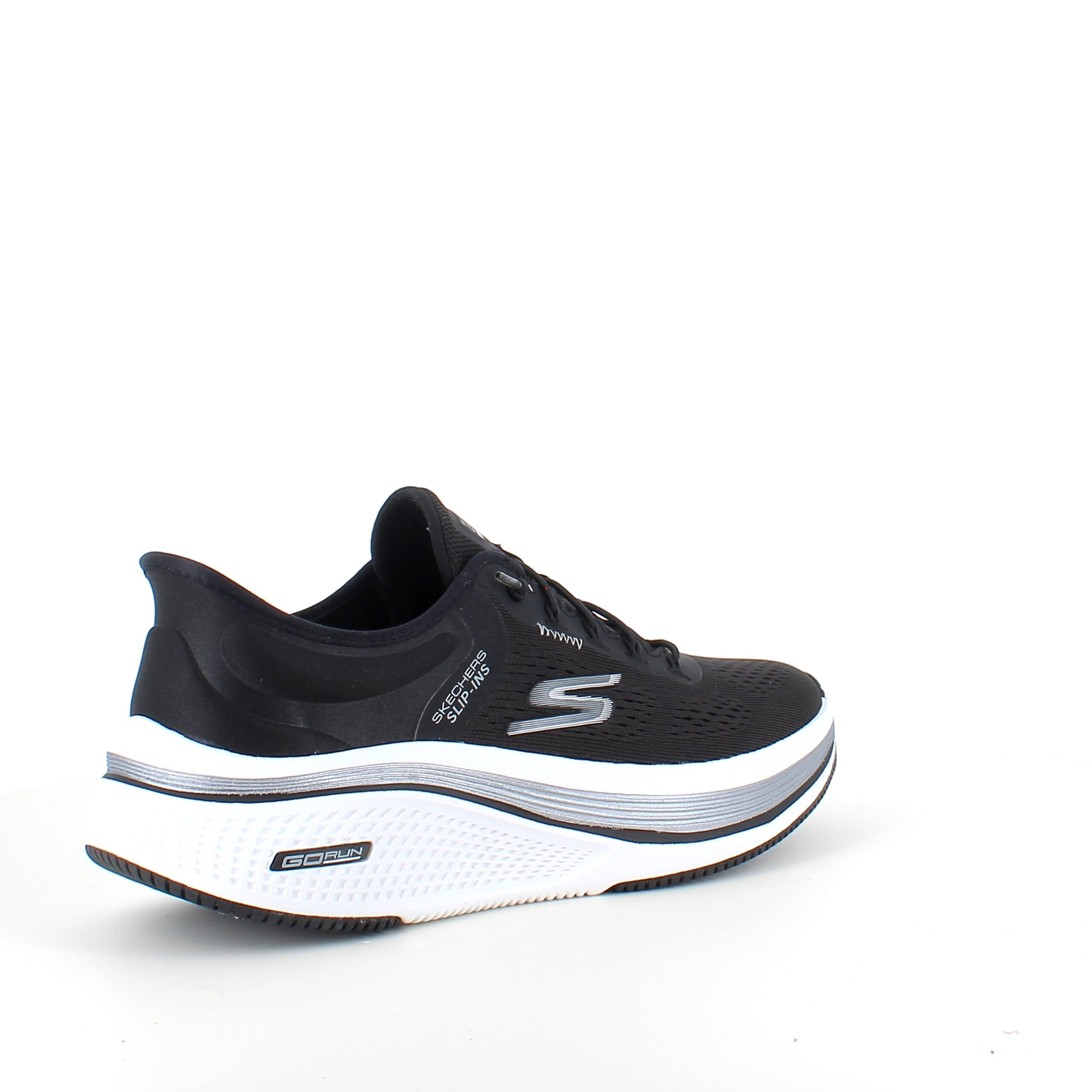 Svarta slip-ins skor från Skechers med elastisk snörning