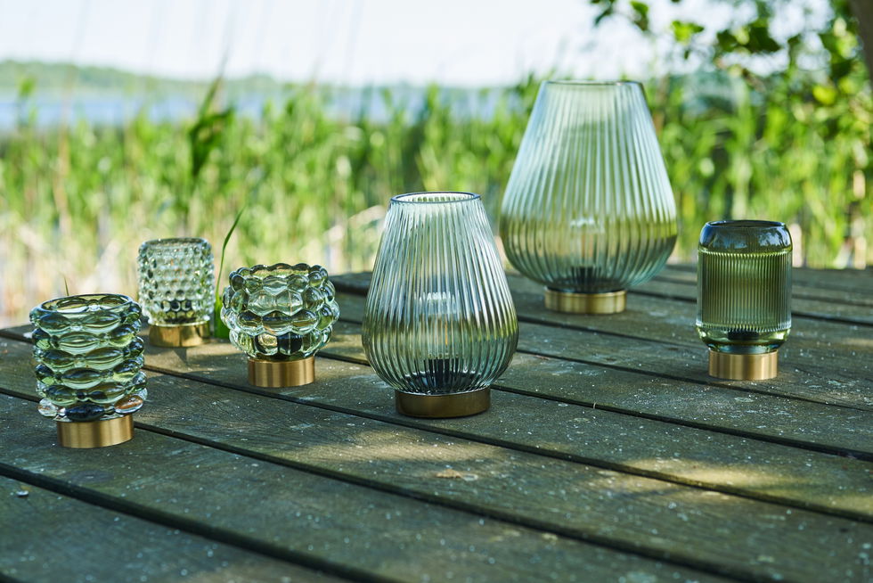 LED-lampa med bubblor – Stilren belysning i grönt glas