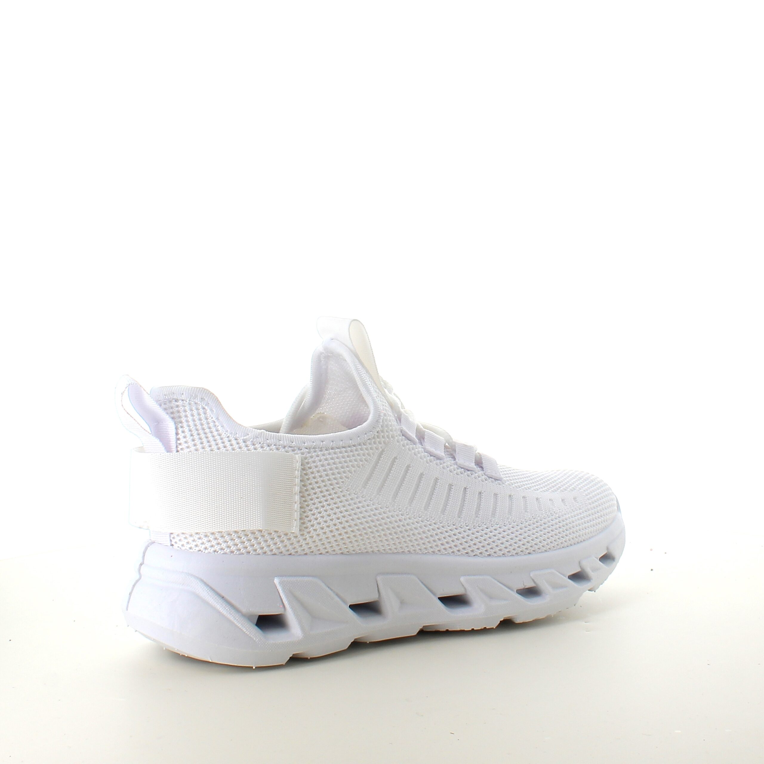 Vita slip-on skor med stickad ovandel