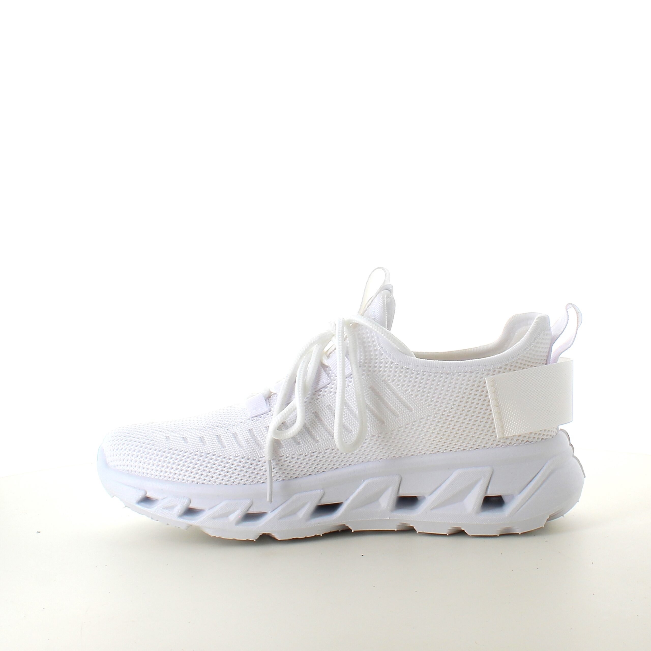 Vita slip-on skor med stickad ovandel