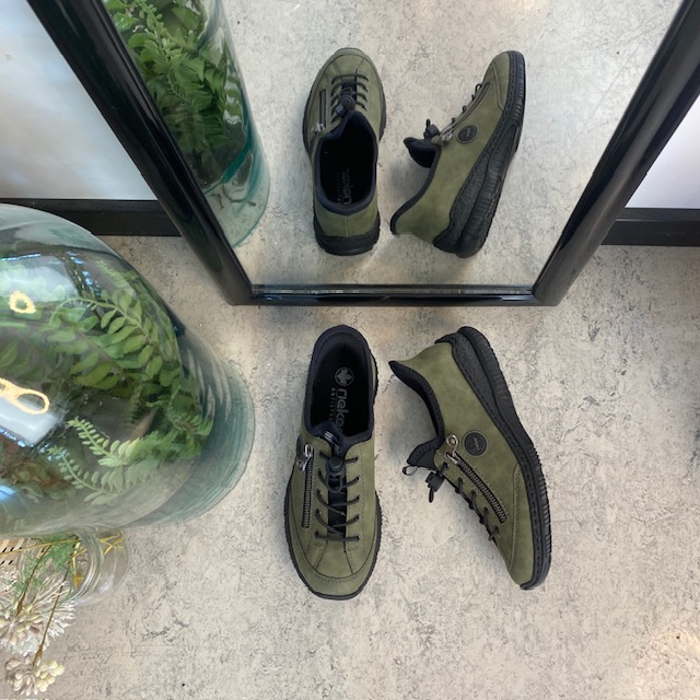 Olivengrön Rieker slip-on sneakers