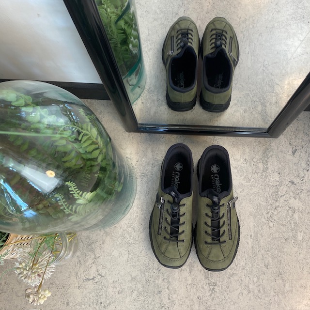 Olivengrön Rieker slip-on sneakers