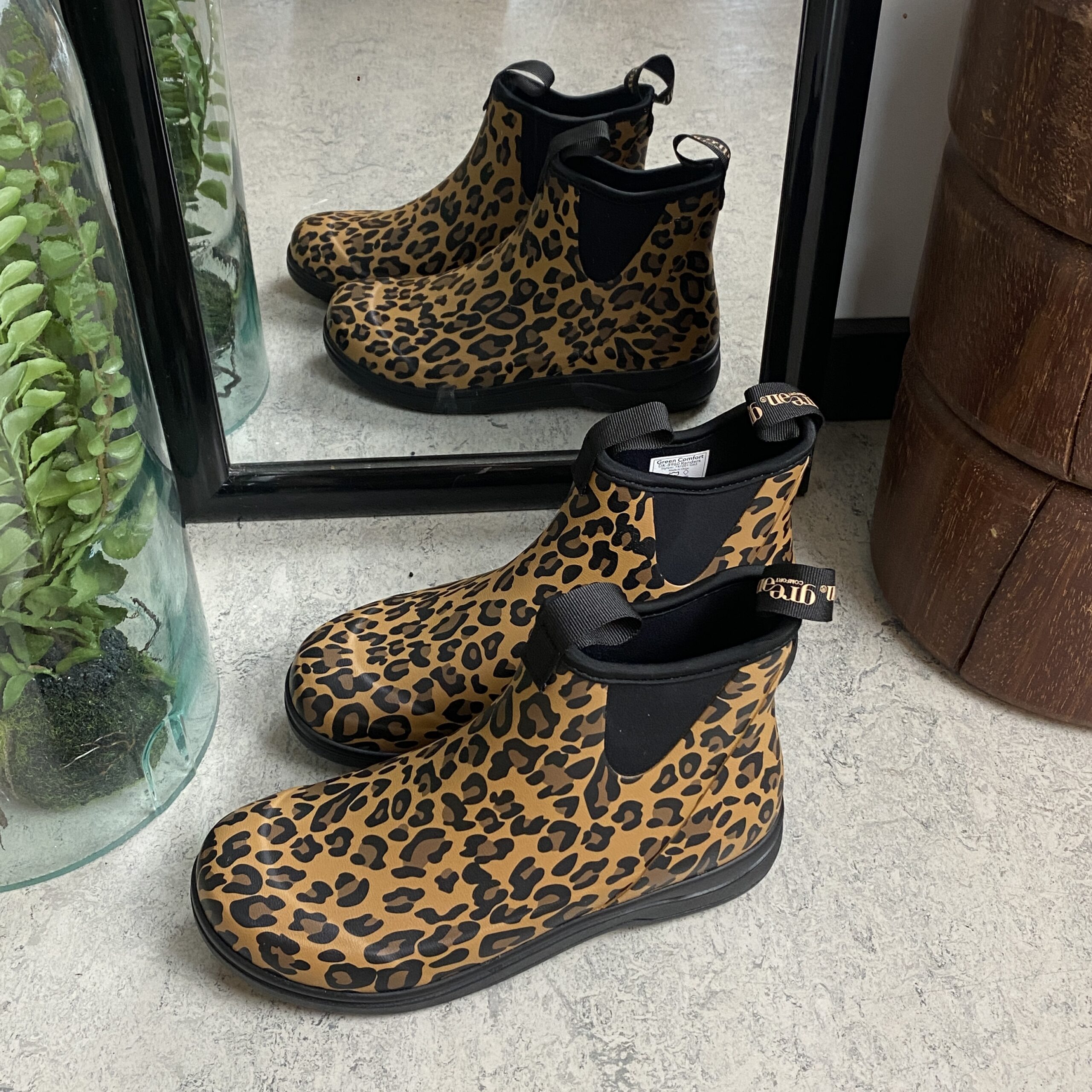 Green Comfort gummistövel i leopardmönster med hålfotsstöd
