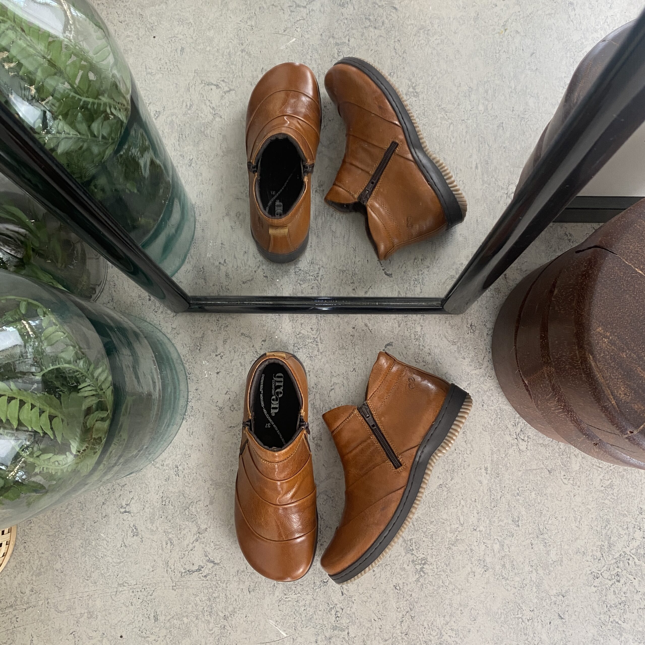 Kort stövel i brunt skinn från Green Comfort