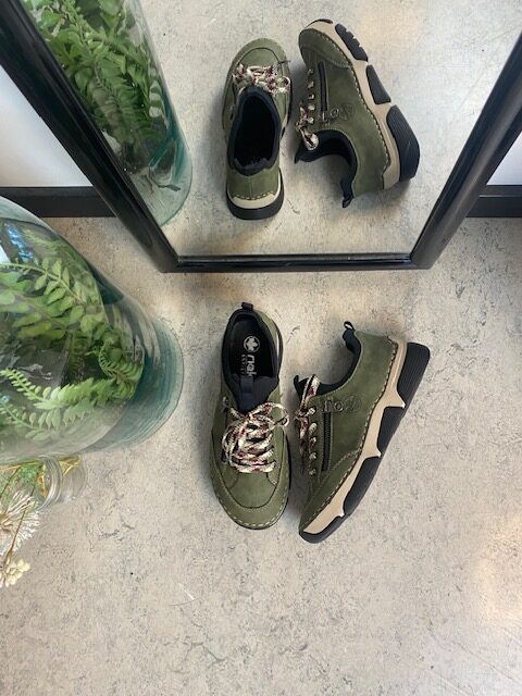 Gröna sneakers från Rieker med bra stötdämpning
