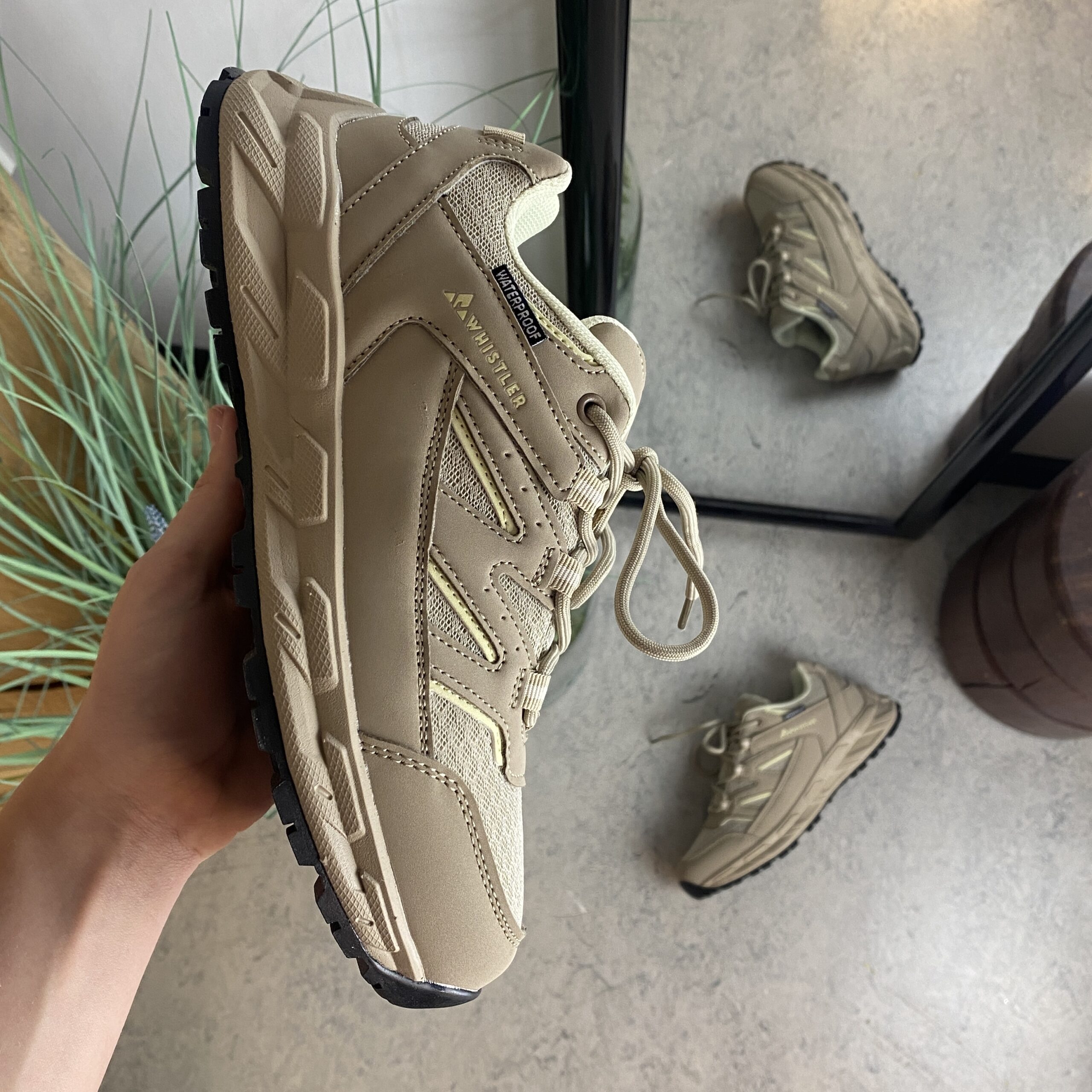 Beige utomhusskor från Whistler