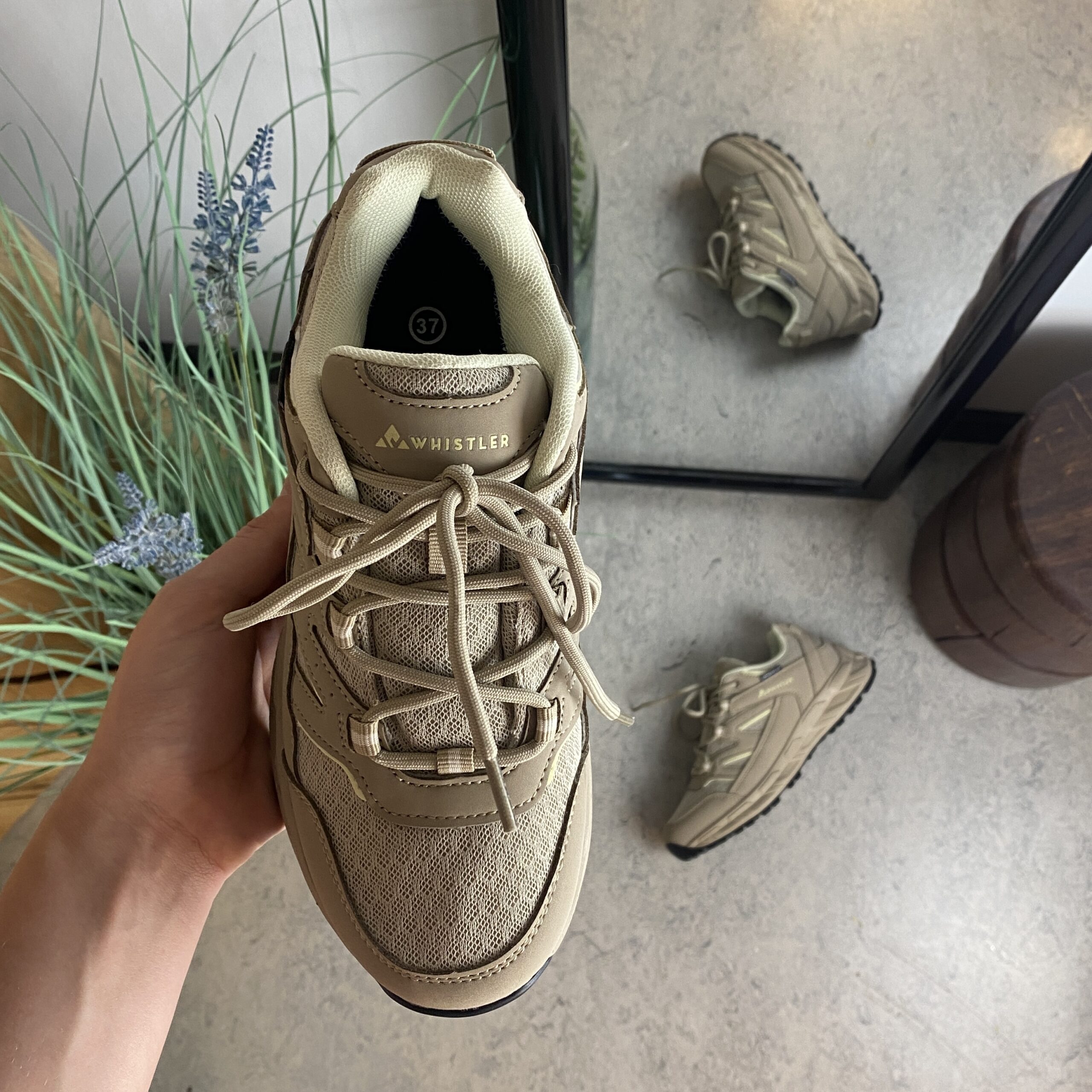 Beige utomhusskor från Whistler