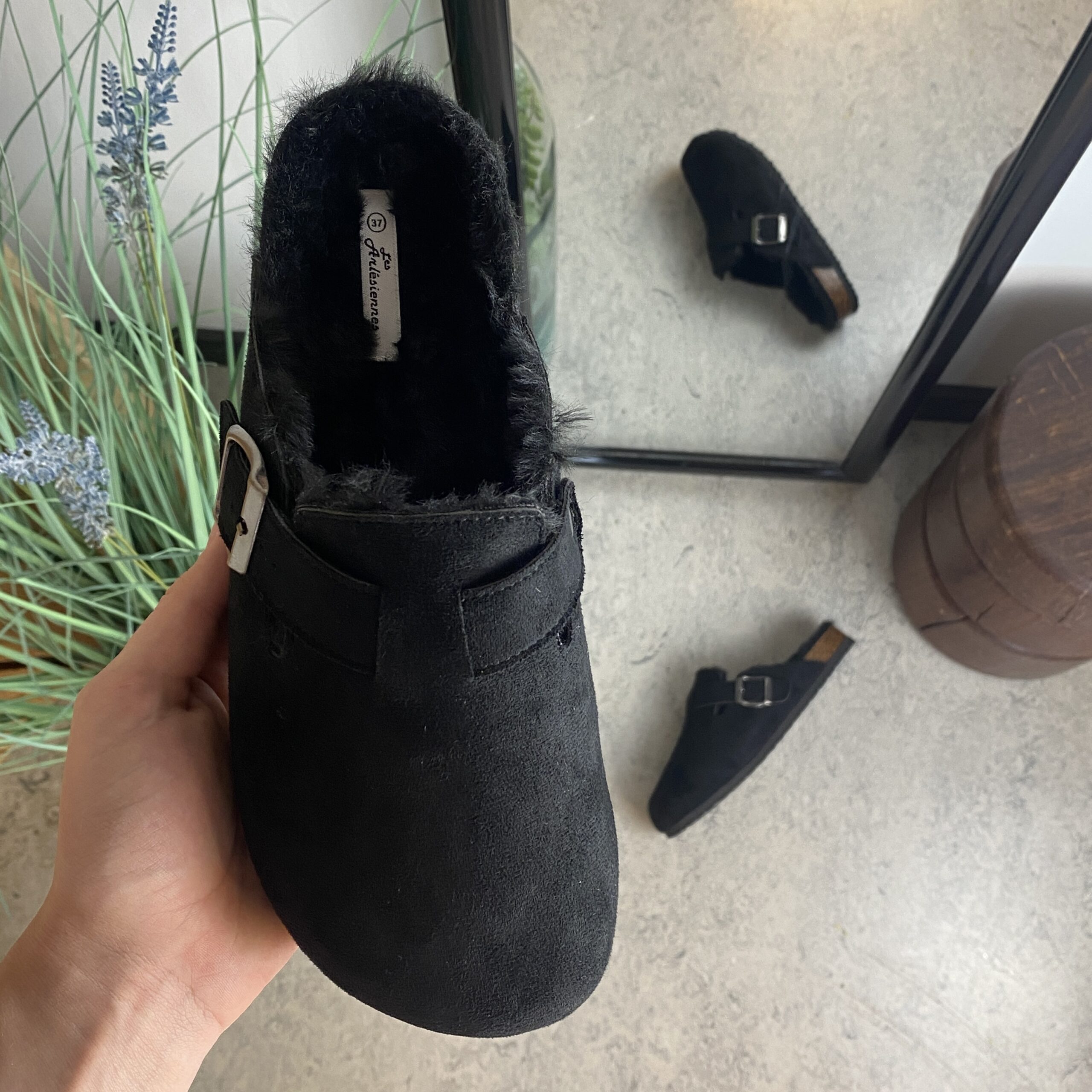 Svarta Slip on tofflor