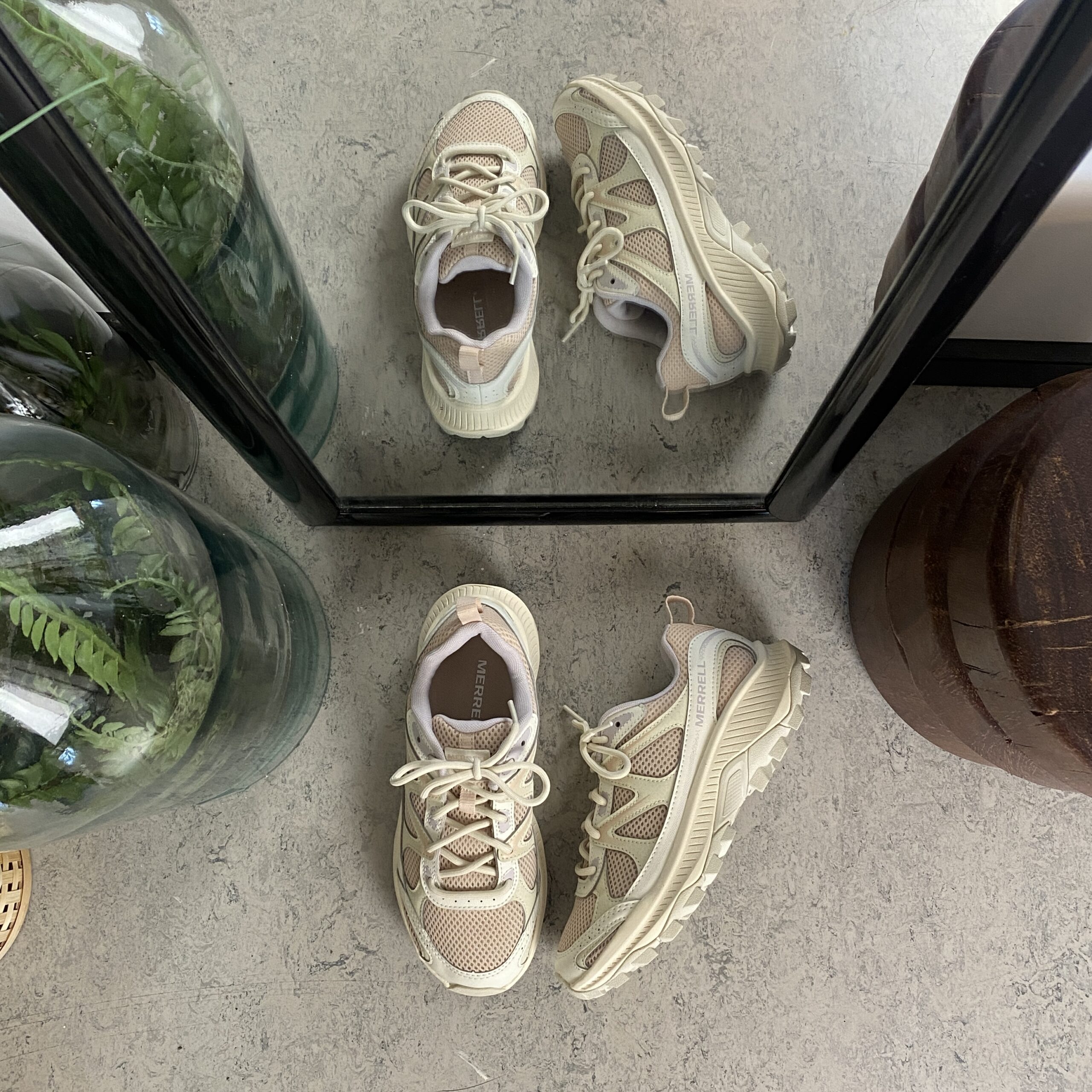 Bekväm och robust Merrell vandringssko i beige