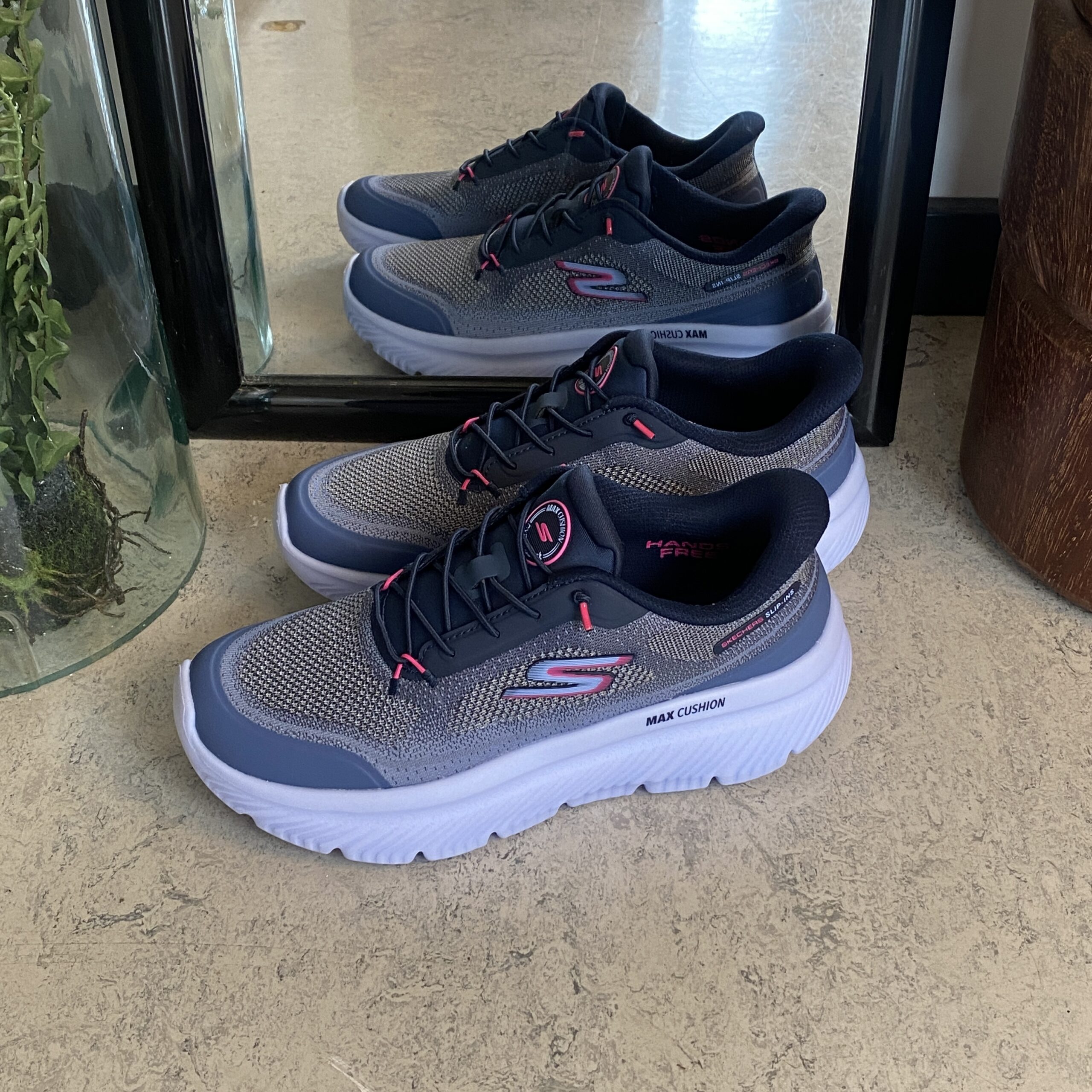 Skechers slip-in skor i blått med Max Cushion