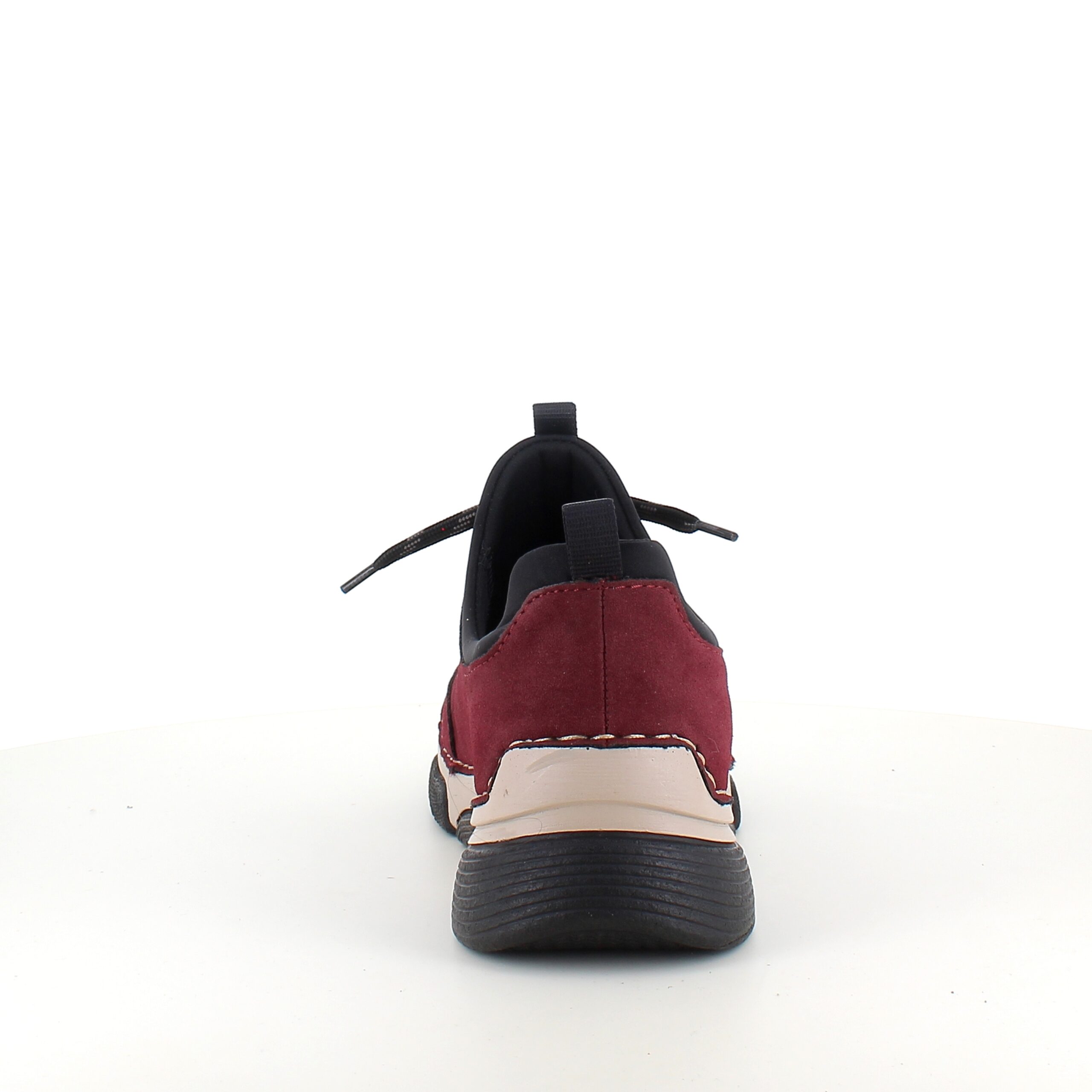 Bordeaux sneakers från Rieker med bra stötdämpning