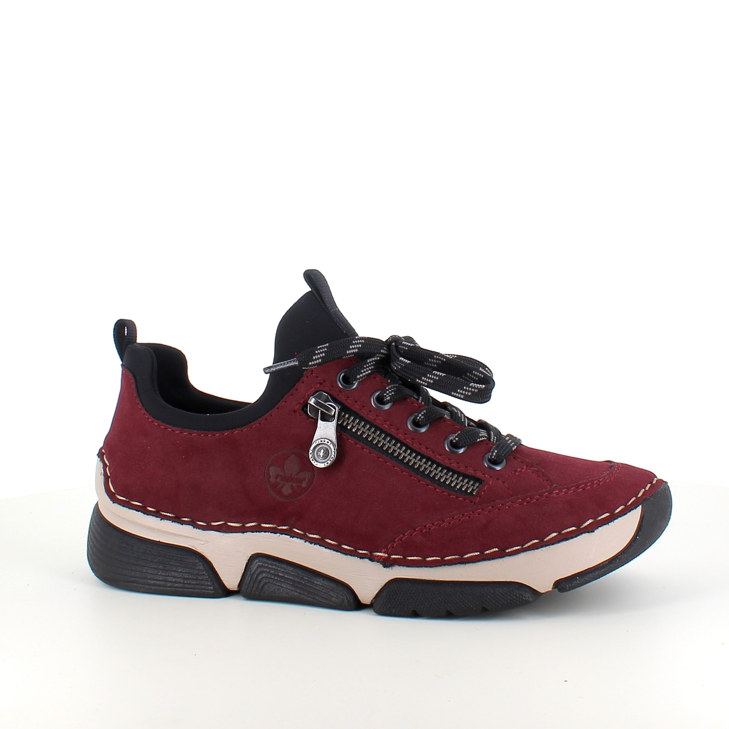 Bordeaux sneakers från Rieker med bra stötdämpning